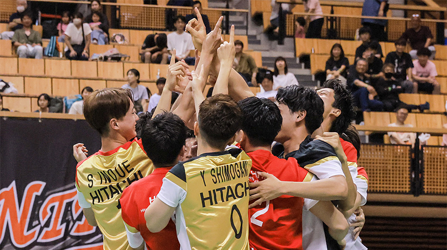 ナンバーワンのポーズを全員でする写真